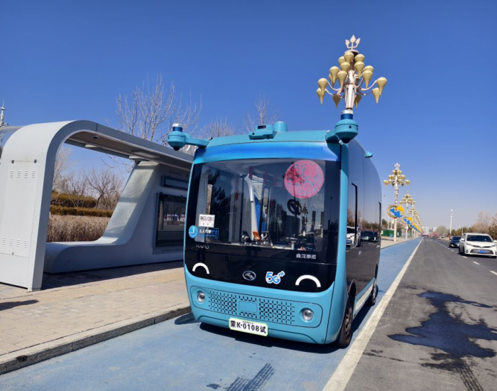 内蒙古鄂尔多斯：<em>无人驾驶巴士</em>车给市民游客带来出行新体验