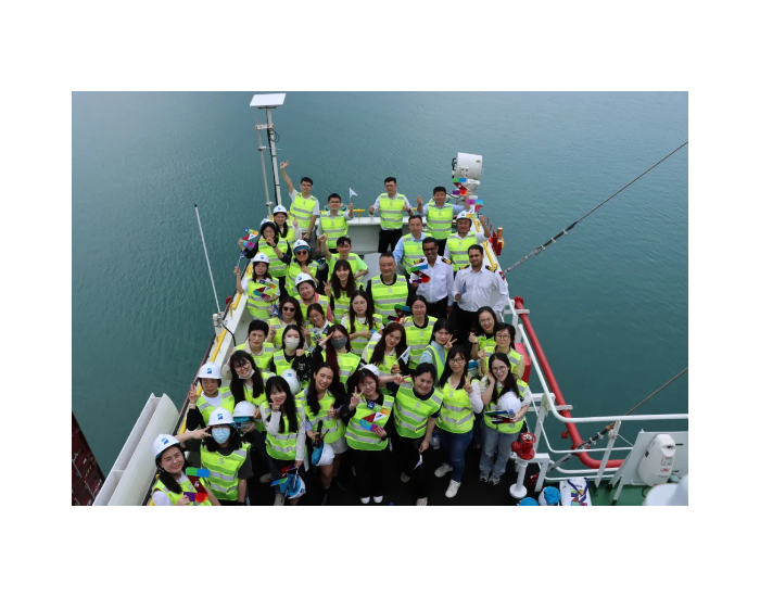 华南以星举行LNG船舶参观活动