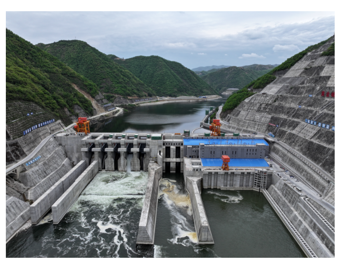 引汉济渭黄金峡水电站首台水轮发电机组成功并网发电