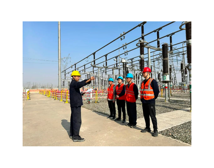 内蒙古永圣域500千伏变电站220千伏1号母线停电检修工作正在进行中