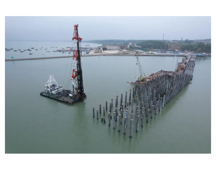 广东廉江核电项目一期大件码头桩基分项工程圆满完成