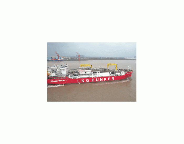 中国海油投资建造的 LNG（液化天然气）运输加注船，蓄势待发！
