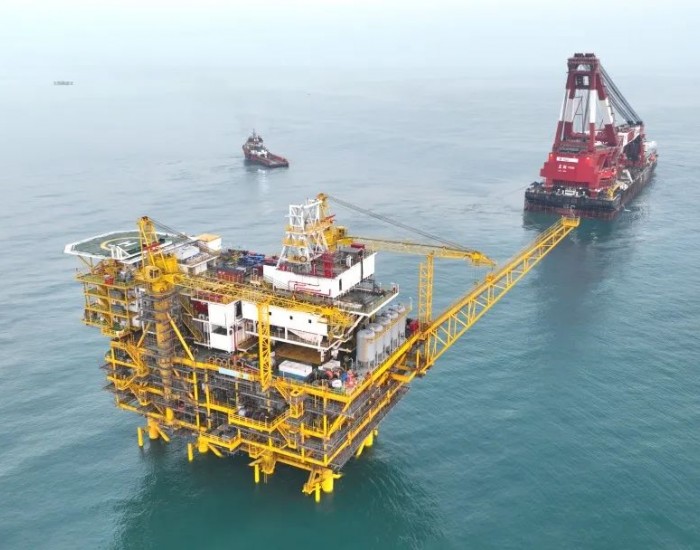 乌石投产进行时 |乌石油田三座采油平台完成海上安装