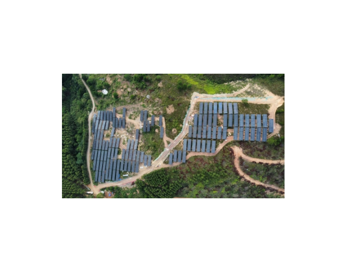 广西新能源项目和平工区实现首批组件并网发电
