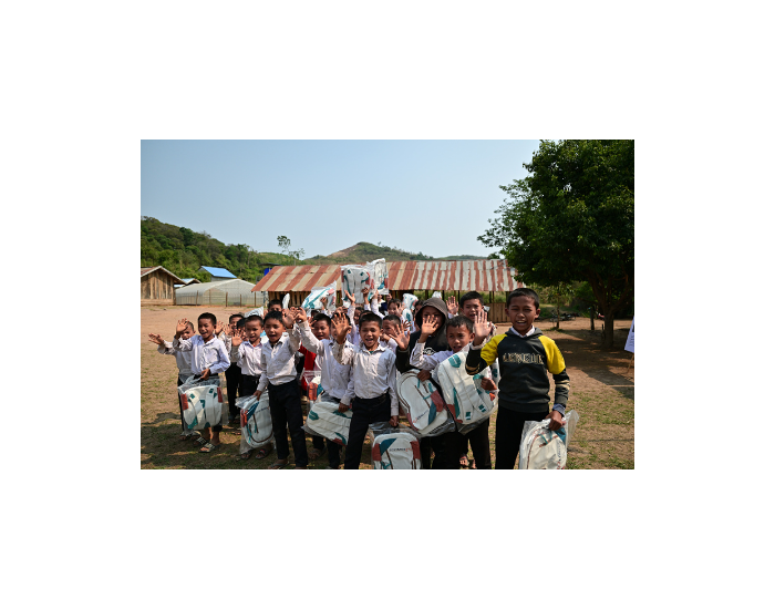 中国能建云南院在老挝开展爱心助学活动