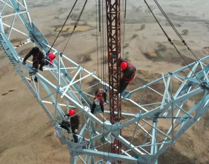 京能国际内蒙古通辽238万千瓦风电基地项目配套220kV线路工程跨越西辽河河道施工顺利完成