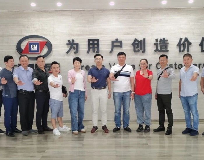 越南TMT集团及经销商代表团一行到访<em>上汽通用</em>五菱共商合作