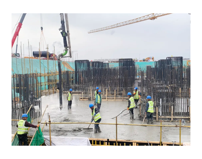 内蒙古能源集团准大电厂2×100万千瓦煤电一体化扩建项目1号汽机基座底板大体积混凝土浇筑完成