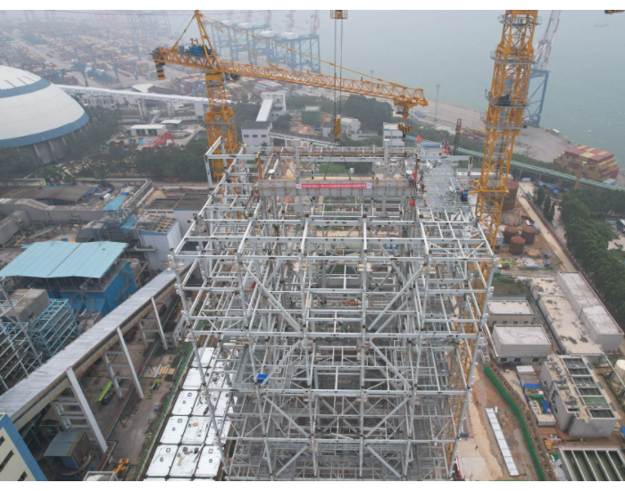 福建华夏电力项目5号机组锅炉首根大板梁成功就位