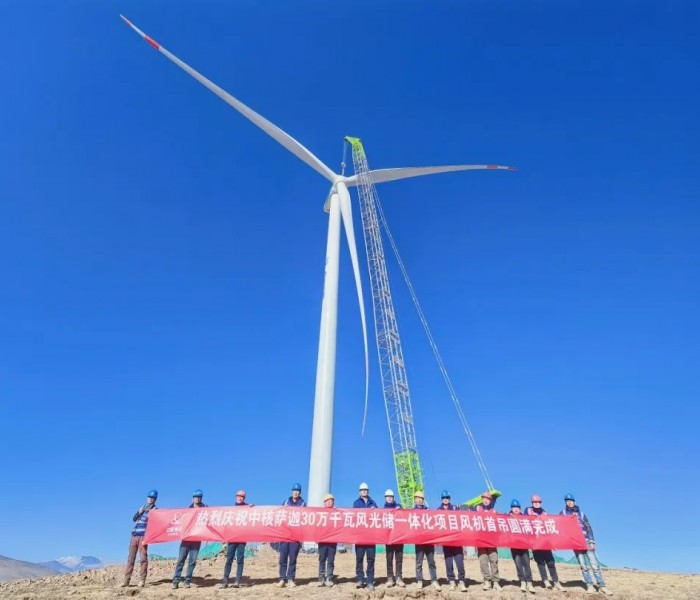 世界在建海拔最高单体容量最大风电项目吊装成功