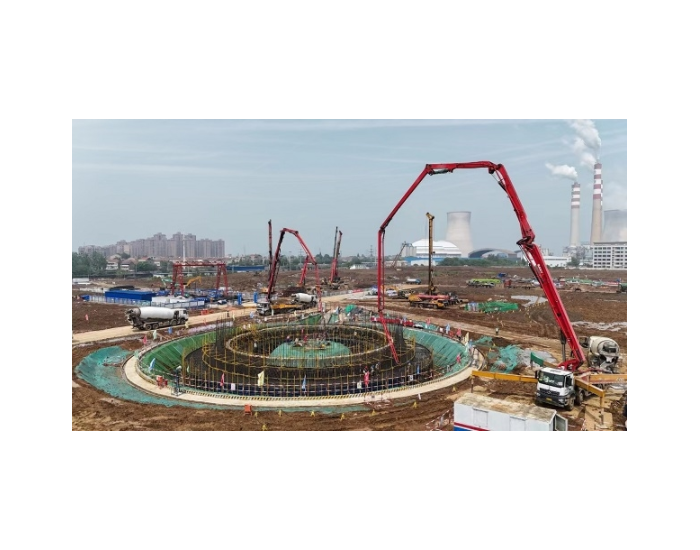 湖北鄂州四期扩建项目烟囱基础混凝土浇筑完成