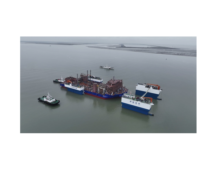 国内首艘搭载智能船舶系统海上风电施工平台下水