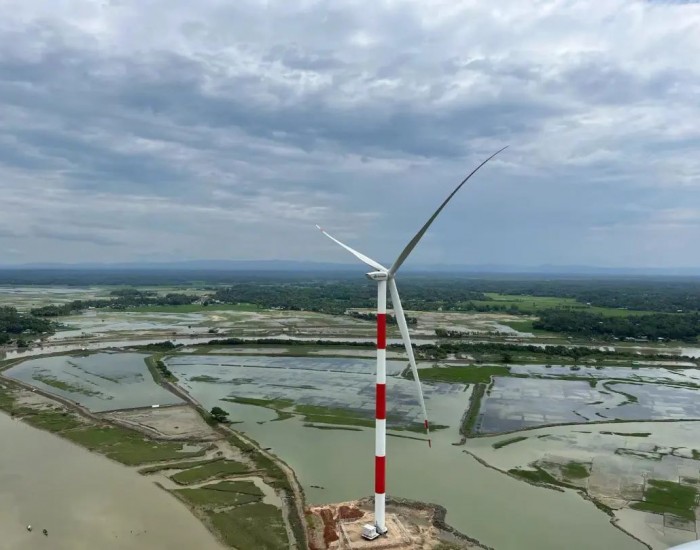 66MW！<em>孟加拉</em>科巴风电项目塔筒顺利吊装完成
