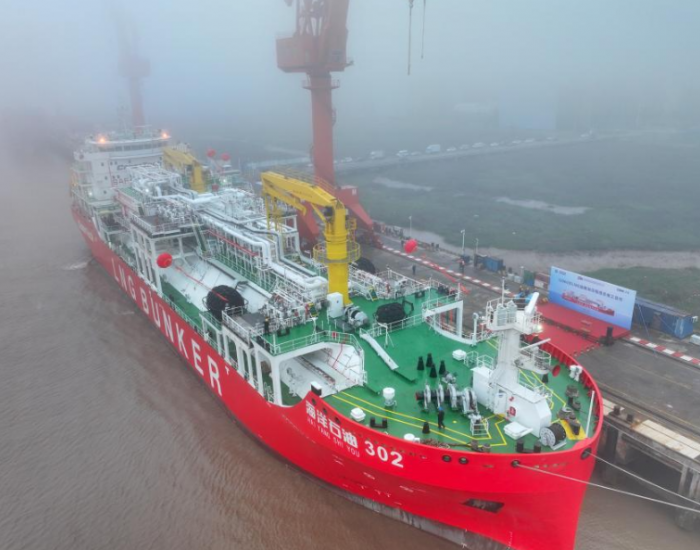 12000立方米LNG<em>运输</em>加注船在江苏启东完工交付