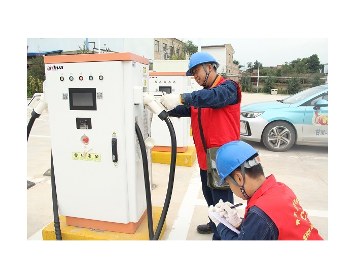 国网庆阳供电公司：充电桩巡检为绿色出行添动力