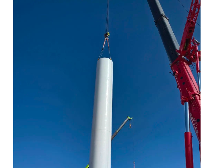 <em>白</em>银立昇新能源一期100MW风电项目首套塔筒顺利完成吊装