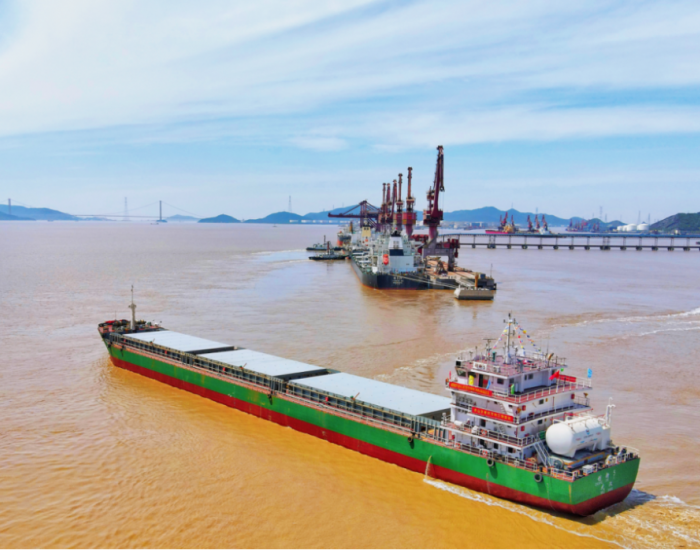 <em>中海石油气</em>电集团助力长江万吨级绿色智能LNG燃料船舶首次直达重庆