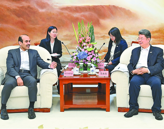 中国石化集团公司董事长马永生与卡塔尔能源事务国务大臣卡阿比就深化油气勘探开发等领域合作进行交流