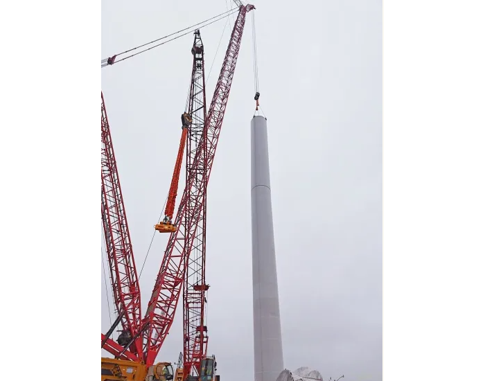 国家能源集团湖南新能源公司黄甲岭二期工程首台风机完成吊装