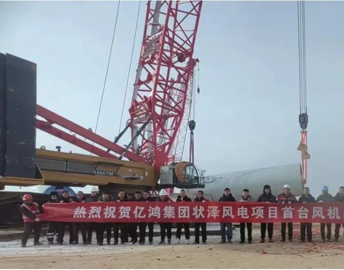 陕西靖边县状泽100MW风电项目首台风机吊装完成