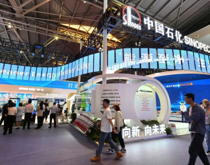 加油机器人亮相中国<em>品牌</em>博览会！