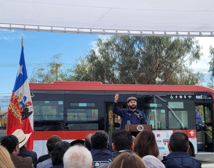 智利总统加夫列尔·博里奇出席中通客车批量纯电<em>动车</em>交付仪式
