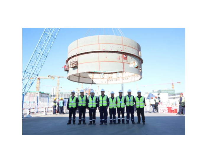 徐大堡核电1号机组钢制安全壳CV1R吊装就位