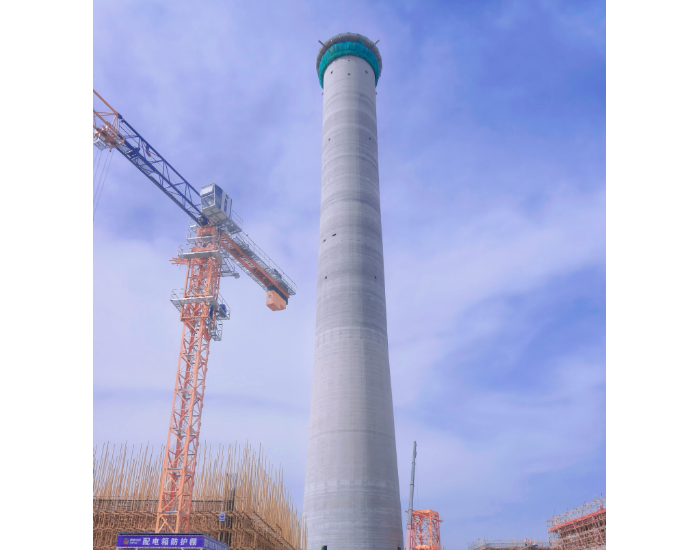 中国能建西北城建承建的新疆鄯善100兆瓦光<em>热发电项目</em>吸热塔顺利到顶