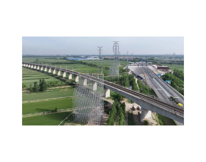 天津宁河服新220千伏输变电工程（线路2标）完成跨越天津大北环铁路封网工作