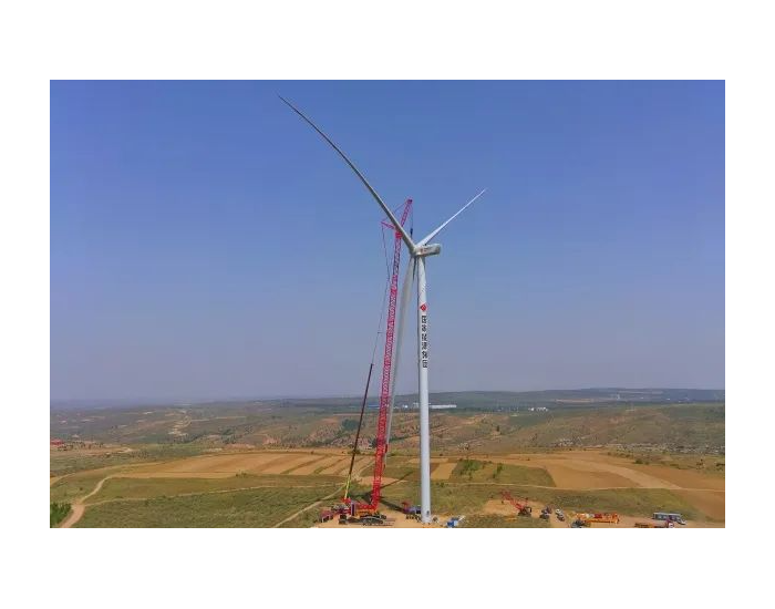 内蒙古清水河170MW风电项目首台<em>风机</em>吊装成功