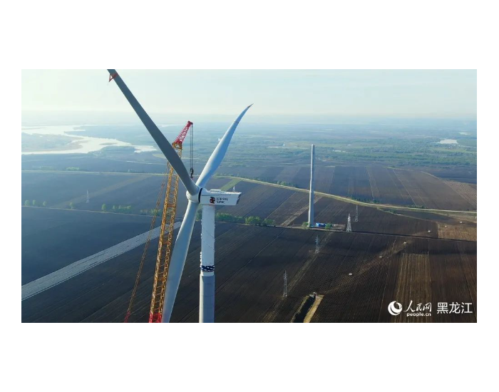 黑龙江呼玛100MW风电项目首台风电机组成功吊装