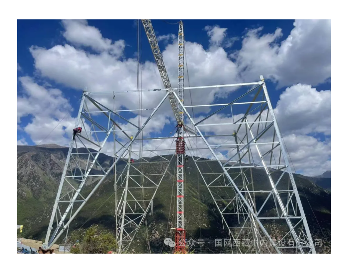 126米！国网西藏电建公司承建的金上特高压工程最高塔组<em>立</em>中