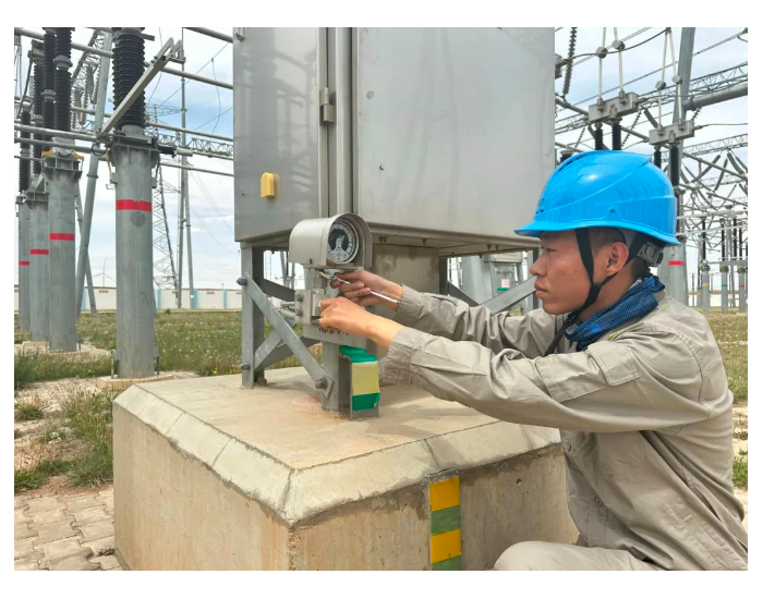 内蒙古超高压供电分公司完成3座500千伏变电站断路器SF6气室阀门<em>改造</em>工作