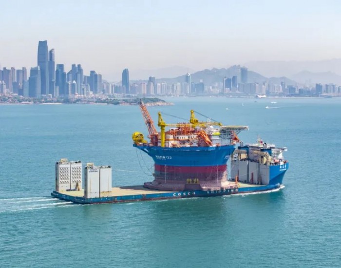 亚洲首艘圆筒型“海上油气加工厂”抵达作<em>业</em>海域