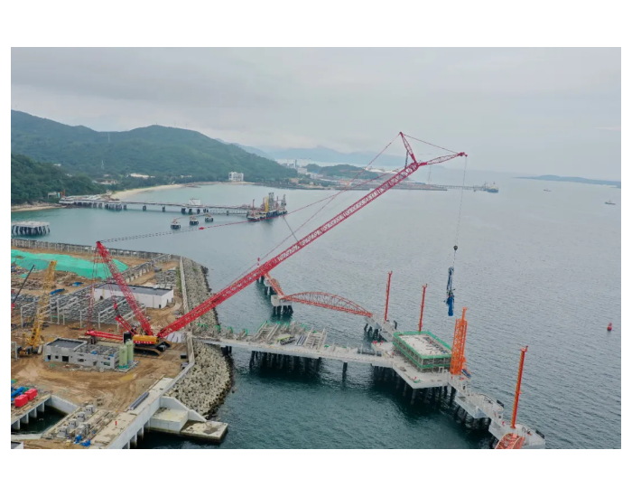 中油六建深圳LNG项目部完成卸料臂吊装工作