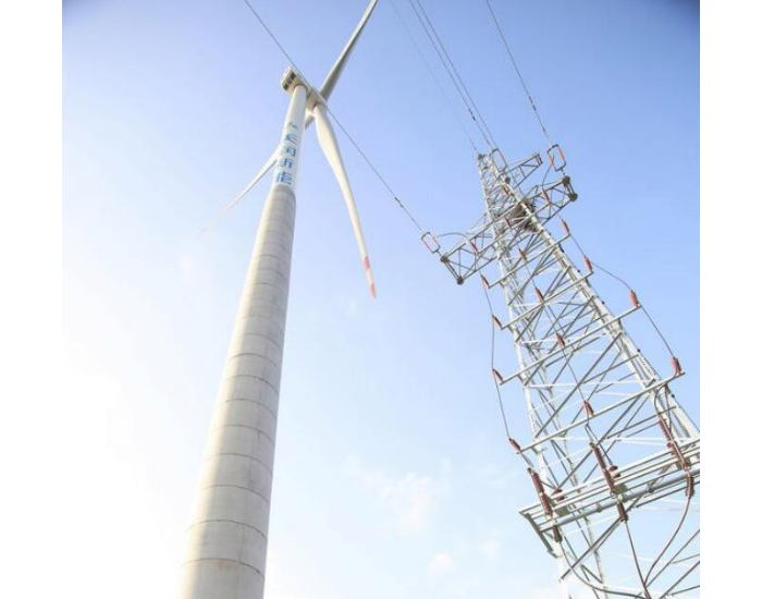 中国石化<em>最</em>大风电项目首台风机吊装成功
