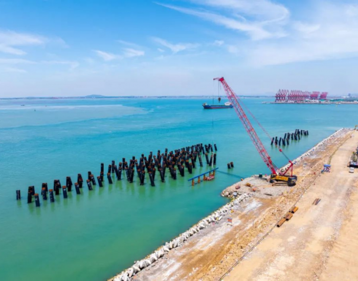 赣榆<em>LNG码头</em>工程进入灌注桩施工作业平台搭设阶段