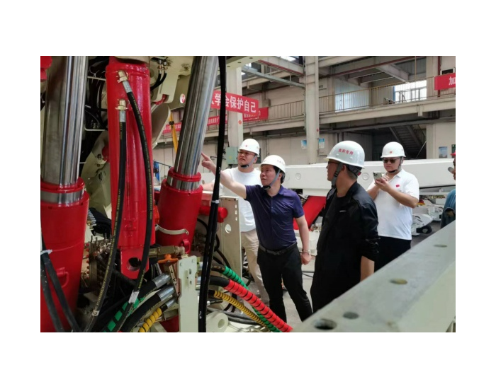 川煤<em>集团</em>嘉华机械公司液压支架样架通过贵州煤矿客户验收