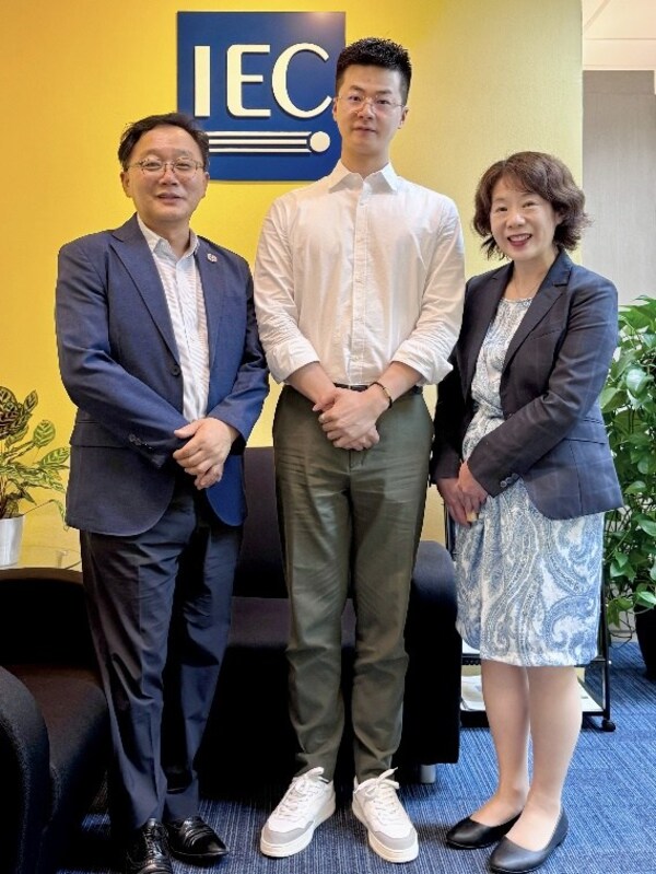 TC 111 co-co<i></i>nvener Dr. Jaehak Jung (left), SGS Dr. Mingjie Zhu (middle), and TC 111 Chair Dr. Miyuki Takenaka (right)
