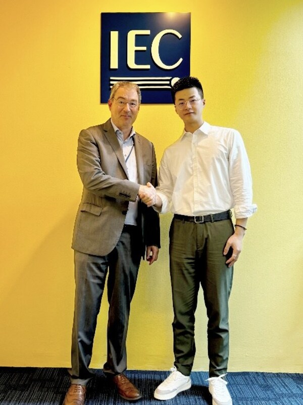 IEC President Jo Cops (left) and SGS Dr. Mingjie Zhu (right)