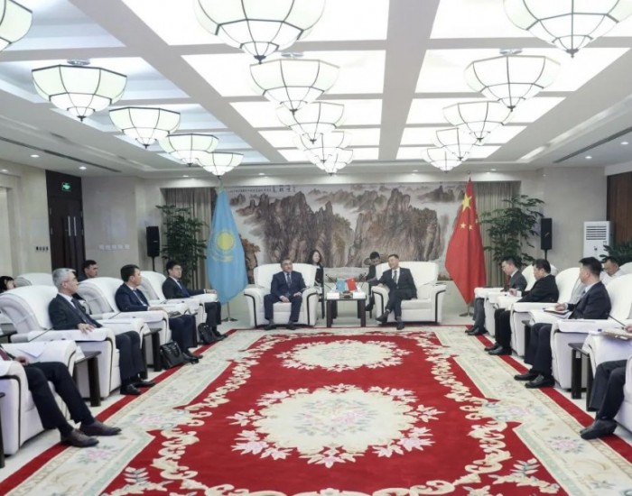 薛丹峰会见哈萨克斯坦水资源和灌溉部部长努尔詹·努尔日吉托夫