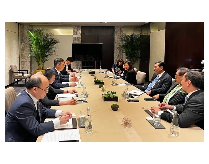 中国电建集团国际工程有限公司领导与印尼对华合作牵头人、海洋与投资统筹部长卢胡特举行会谈