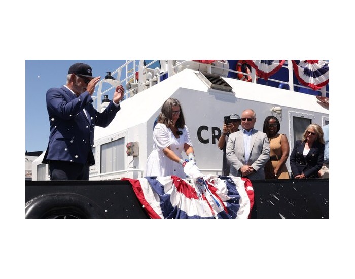 克劳利•克里斯滕斯（ Crowley Christens ）是美国圣地亚哥港第一艘全电动拖船
