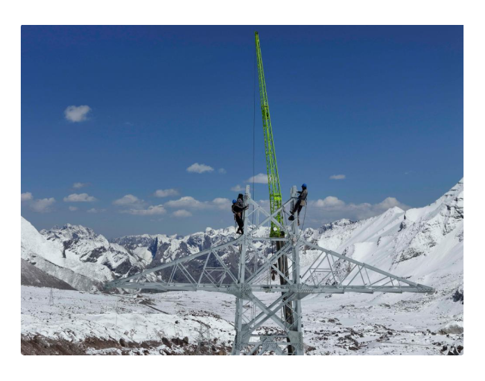 最高塔位海拔5390米 新疆和田220千伏输变电工程贯