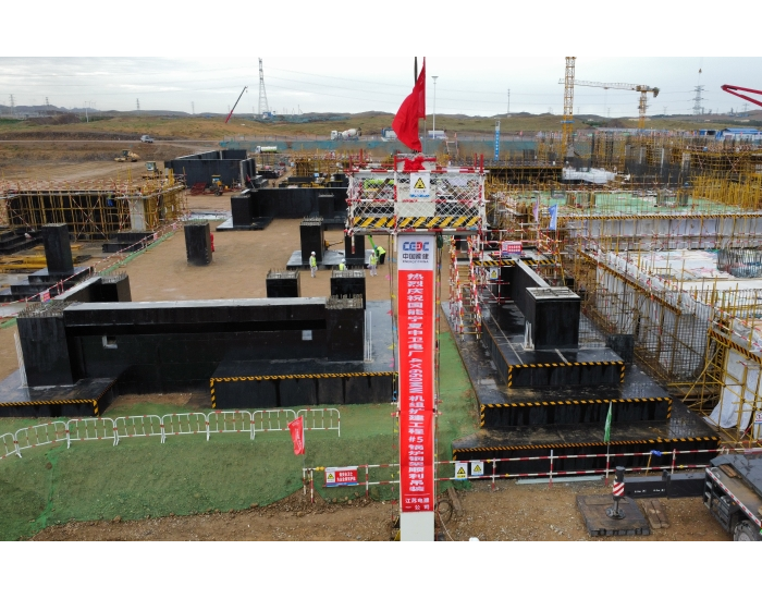 国能宁夏中卫电厂4×660MW扩建工程5号锅炉钢架开始吊装