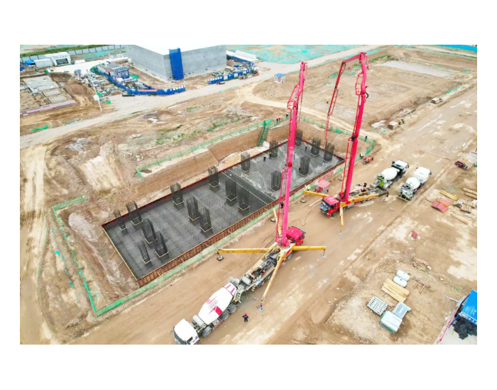 中国二十二冶集团西北公司西安<em>液化天然气</em>（LNG）应急储备调峰项目筏板基础大体积混凝土浇筑完成