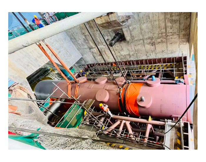 太平岭核电2号机首台复式低压加热器顺利完成吊装