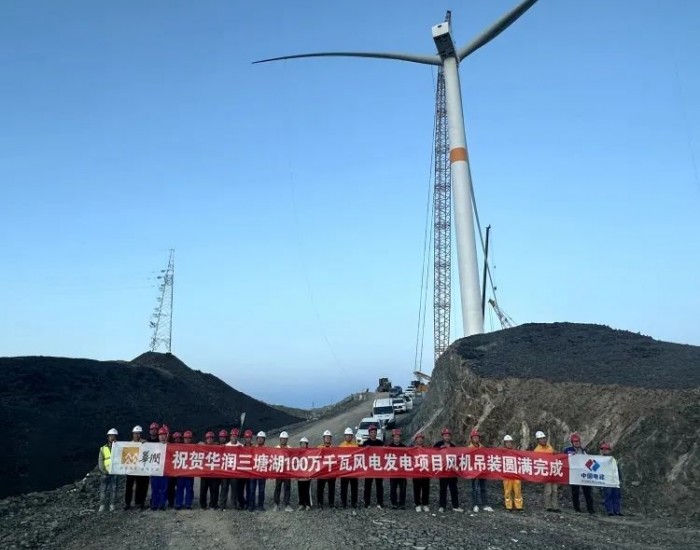 华润三塘湖1GW风电项目<em>风机吊装</em>工作圆满完成