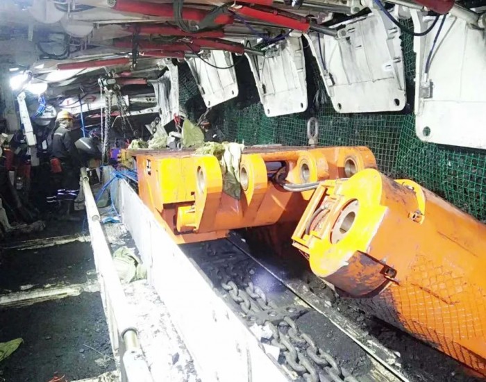 青海能源鱼卡公司1179智能化工作面成功安装采煤机