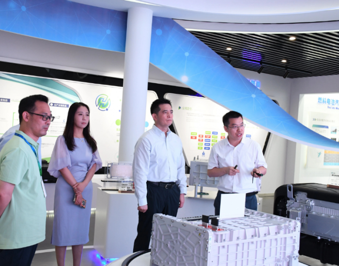 上海市应急管理局副局长杨晓东调研氢晨科技